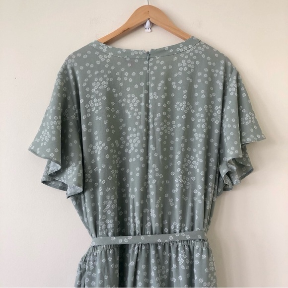 Vince Camuto Flutter Sleeve, Floral, Surplice Neckline Belted Jumpsuit Size 24W - Picture 8 of 10